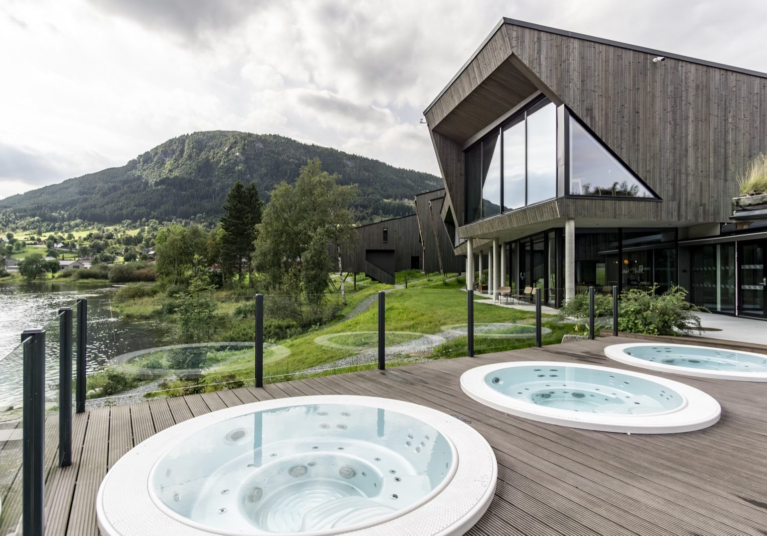 elva-hotel-grounds-2023-25_opt